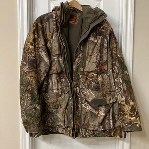 Game Winner Men’s XL Two in One winter hunting coat  real tree camo.
